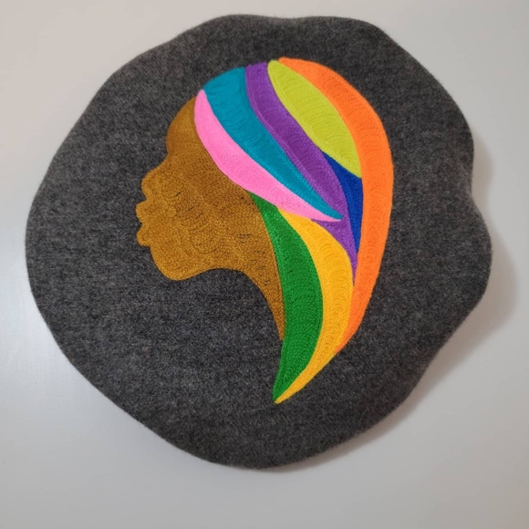 🚨SOLD🚨 Embroidered Wool Beret - Picture 5 of 6